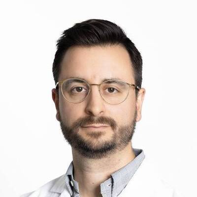 A headshot of Avraham Marcucci, DO